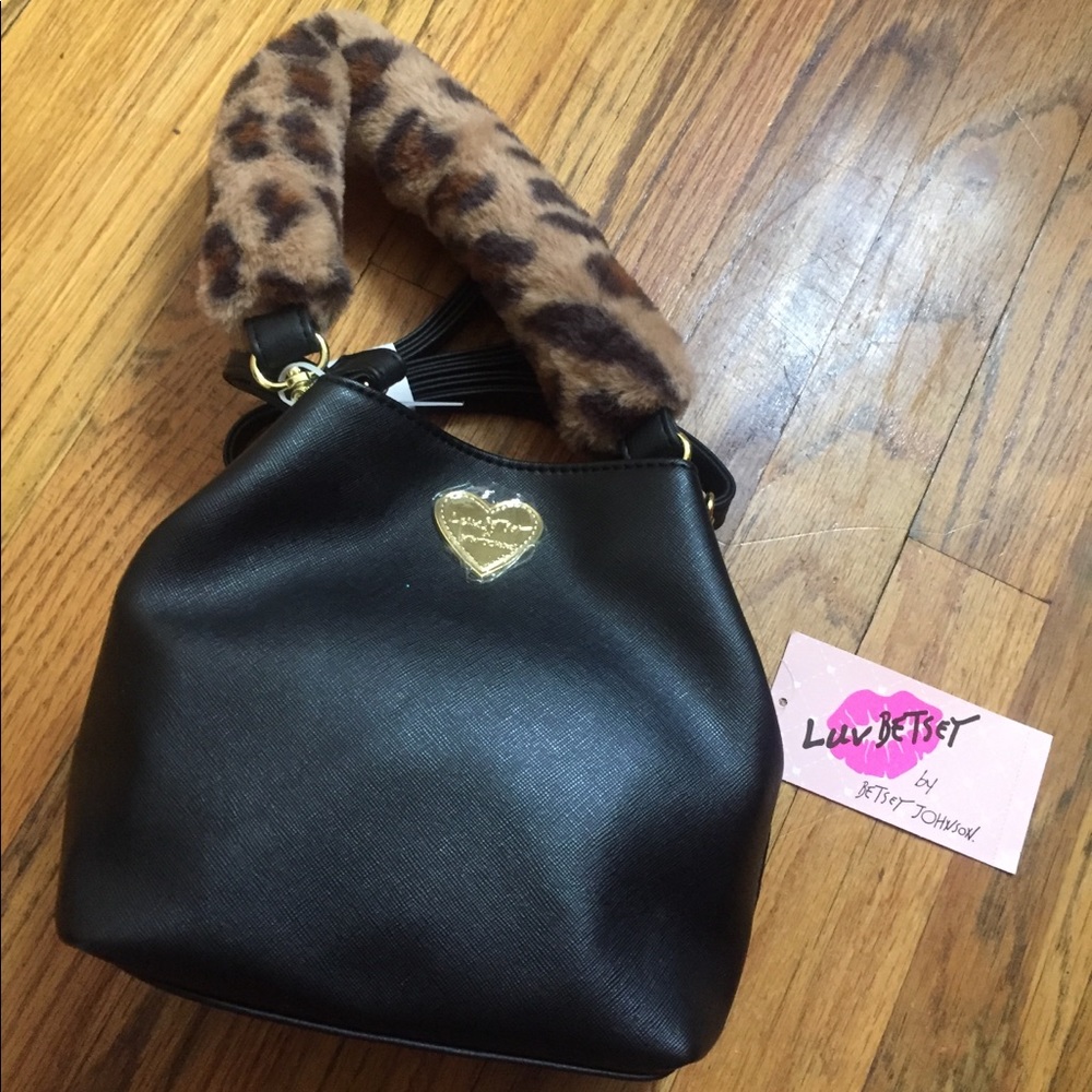 👜LUV BETSEY Mini Bucket Bag 👜